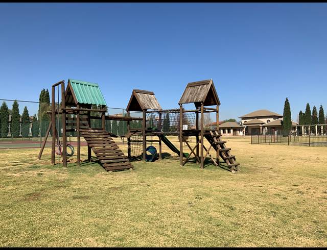 3 BEDROOM TOWNHOUSE FOR SALE IN PARKRAND